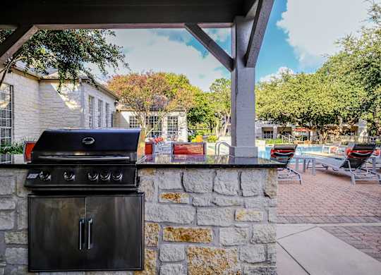 outdoor grilling area at San Marin apartments