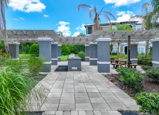 an outdoor patio at The Reserves at Alafaya apartments
