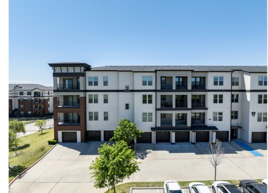 exterior view of Berkshire Spring Creek luxury apartments
