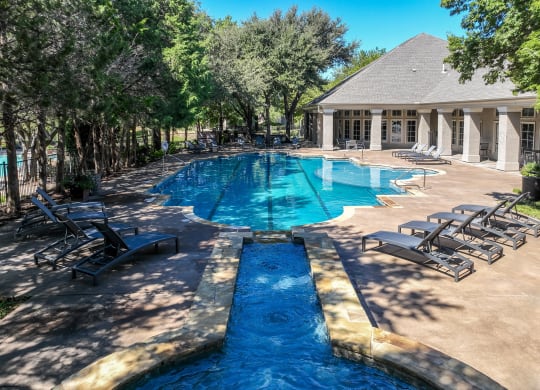 swimming pool at Stoneleigh on Spring Creek apartments