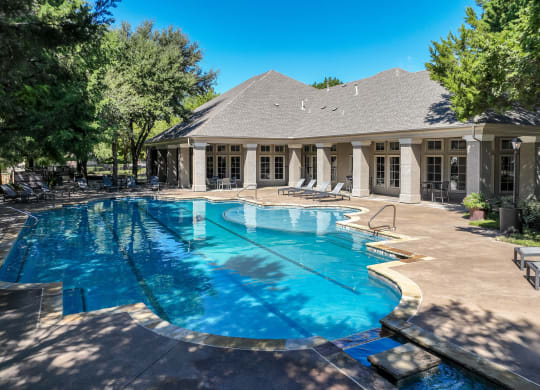 swimming pool at Stoneleigh on Spring Creek apartments