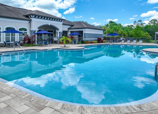 swimming pool at The Reserves at Alafaya apartments