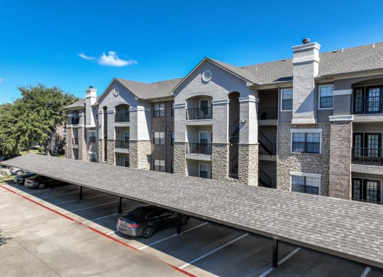 Stoneleigh on Spring Creek apartments with covered parking in Garland, TX