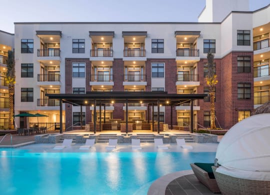 swimming pool at Tinsley on the Park apartments