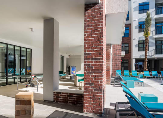 outdoor lounging area at Tinsley on the Park apartments