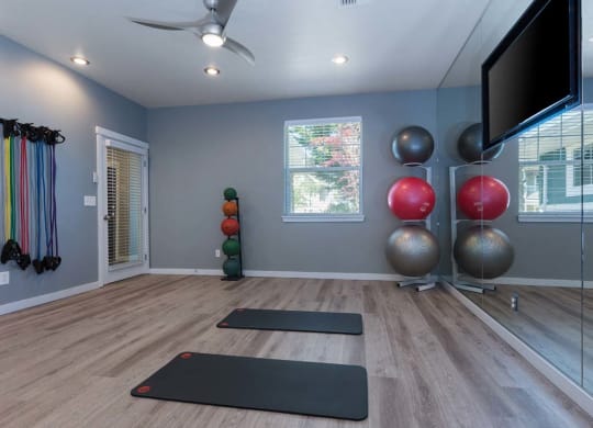 Fitness Center With Modern Equipment at Echo Ridge Apartments, Snoqualmie, WA 98065