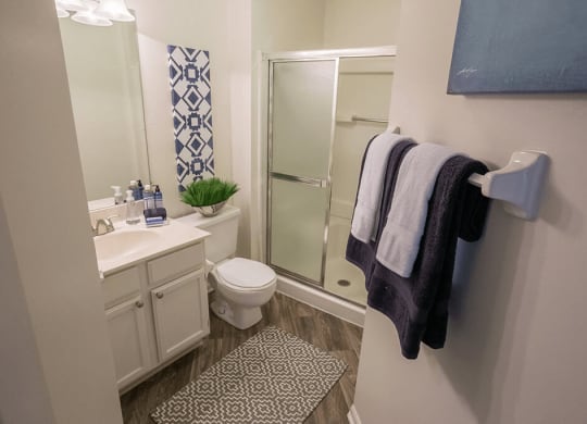 Bathroom With Bathtub at The Residence at Christopher Wren Apartments, Ohio, 43230