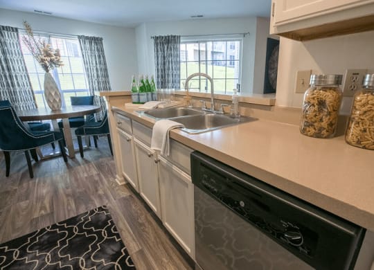 Dining Room at The Residence at Christopher Wren Apartments, Ohio
