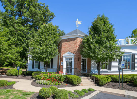 Elegant Exterior View at The Residence at Christopher Wren Apartments, Columbus