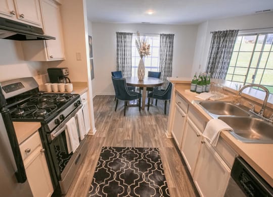 Kitchen Appliances at The Residence at Christopher Wren Apartments, Columbus, 43230