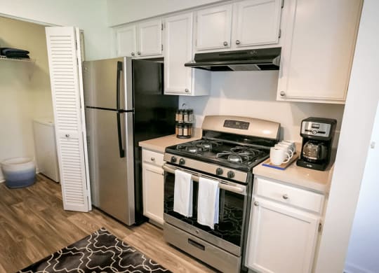Fully Equipped Kitchen at The Residence at Christopher Wren Apartments, Columbus, OH