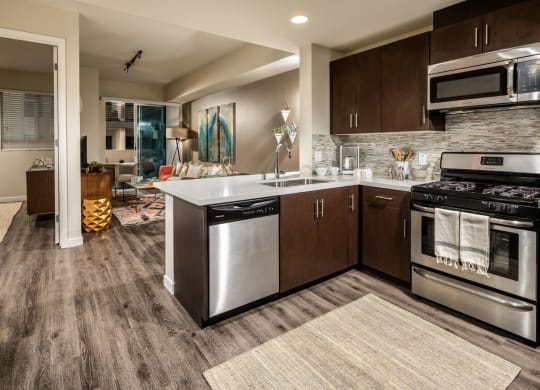 White Quartz Counter-tops with Under-mount Kitchen Sink at Berkshire K2LA, Los Angeles, CA