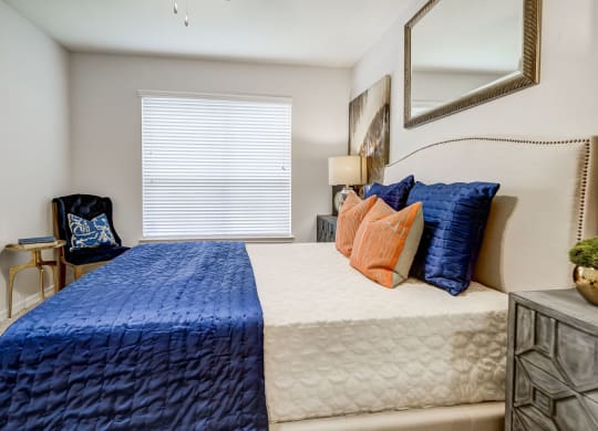 Update bedroom, Plaza Museum District
