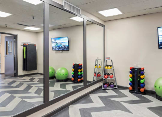 Fitness Studio at Saw Mill Village Apartments, Ohio, 43235