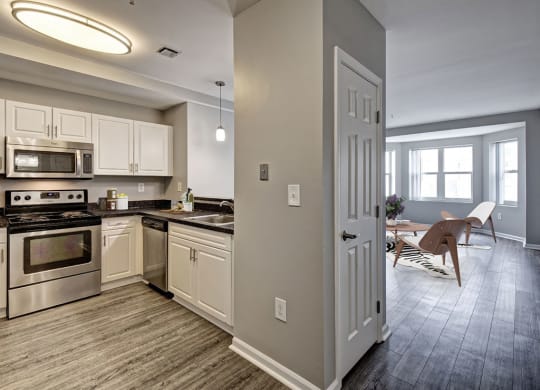 1 and 2 Bedroom Apartments with New Kitchen and Bay Window in Quincy MA. HighPoint Apartment
