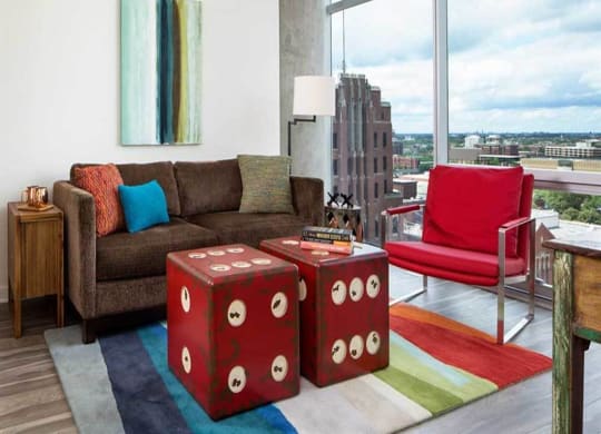 Bright Living Room in Chicago, Illinois 60610