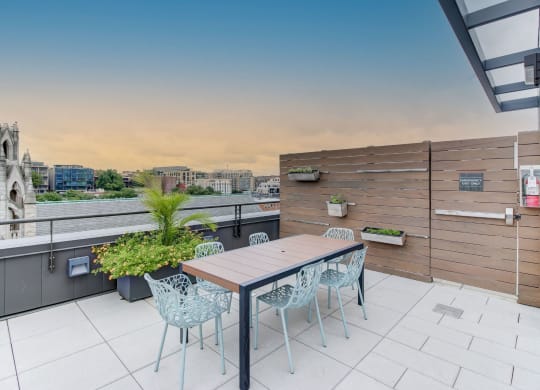 Boutique Apartments DC with Rooftop Alfresco Dining and Outdoor Kitchen Bar and Grill-2011 15th Street, Washington DC