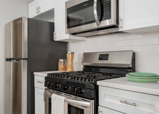 Kensington Grove apartments kitchen with white cabinets and stainless appliances