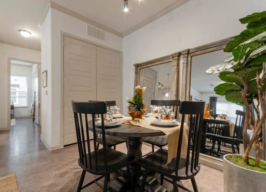 Restaurant Style Dining at Berkshire Creekside, New Braunfels, TX