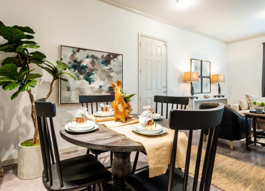 Personal Dining at Berkshire Creekside, Texas, 78130