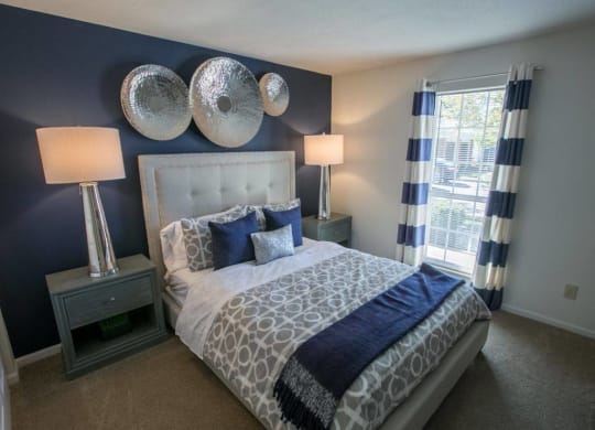 Luxurious bedroom Kensington Grove apartments Ohio 43081