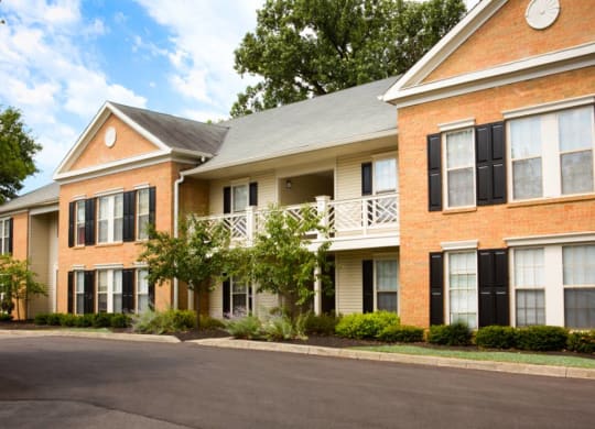 Exterior building view Kensington Grove apartments Ohio 43081