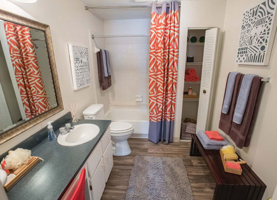 Bathroom With Bathtub at Saw Mill Village Apartments, Columbus