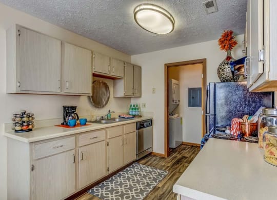 Kitchen gallery1 at Bedford Commons Apartments & Heathermoor Apartments, Ohio, 43235