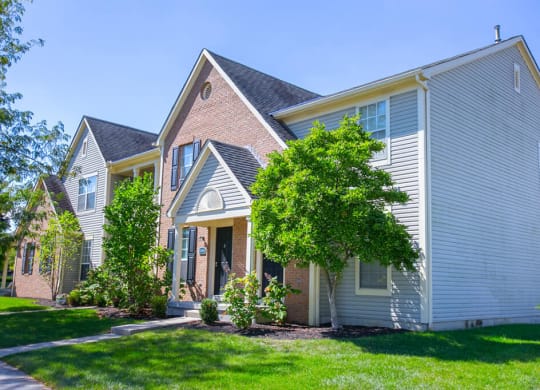 Elegant Exterior View at Perimeter Lakes Apartments, Dublin, OH, 43017