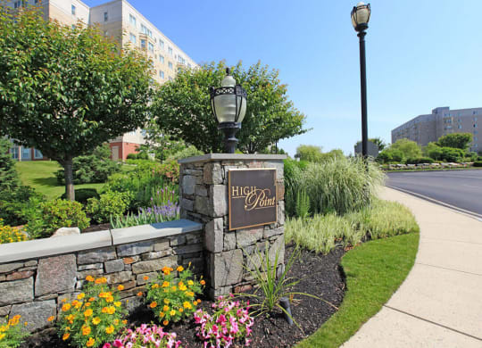 Apartments in Quincy MA near Downtown Boston with Free Shuttle to MBTA to Boston