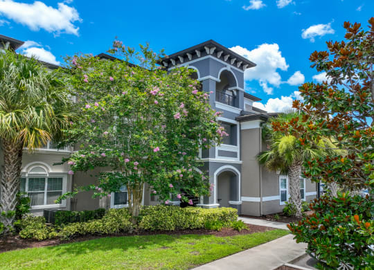 exterior building view of The Reserves at Alafaya apartments