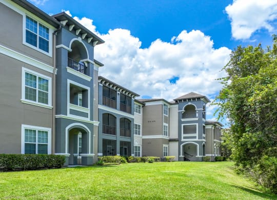 exterior view of The Reserves at Alafaya apartments