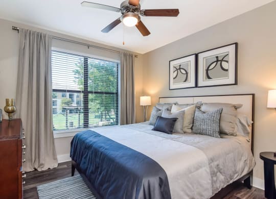 Terrastone Travesia bedroom with ceiling fan