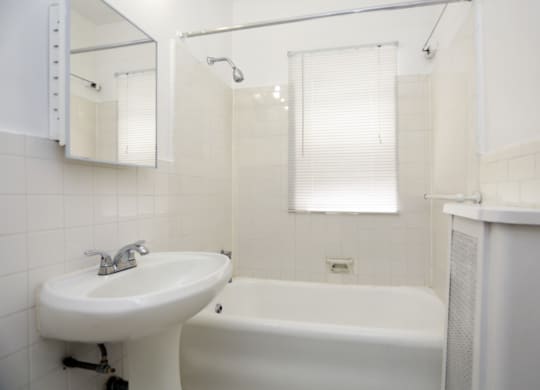 The Edison apartments bathroom