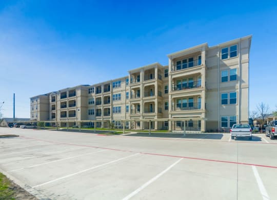 Exterior view parking lot at Retreat at Wylie, Wylie, TX