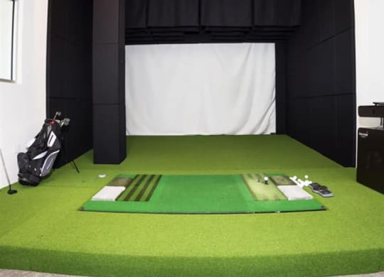 golf simulator amenity at The Gabriella apartments