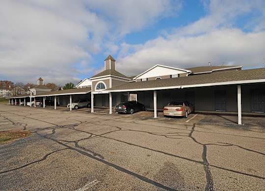 Apartments with a carport in Kalamazoo. Apartments near WMU with a carport