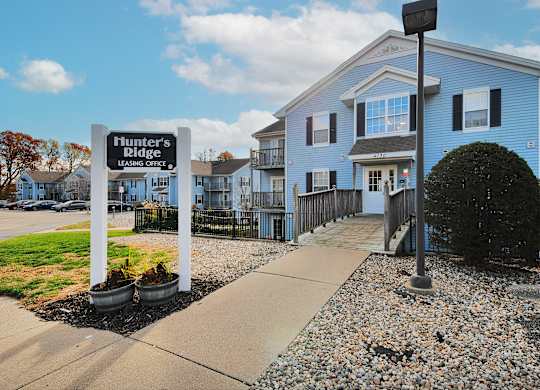 Apartments for lease in Kalamazoo, Michigan. Leases near Western Michigan University. Leases near WMU.