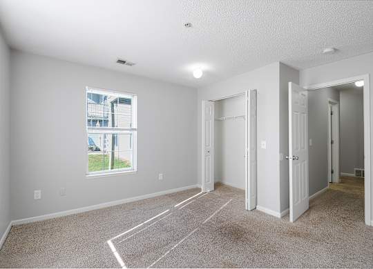Apartments with large bedrooms in Kalamazoo. Apartments with roommate matching near WMU