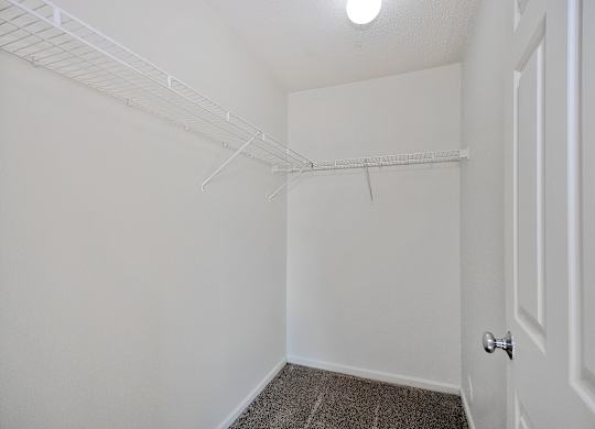 Apartments with large walk in closets near WMU. Apartments with large closets in Kalamazoo
