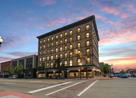 Bancroft Luxury Apartments Building. One Bedroom and Two Bedroom Apartments in Saginaw, MI