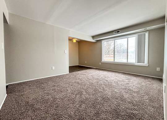 Apartments with Patio and large living room in Warren, MI