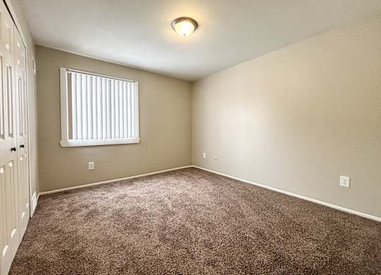 Apartments with large bedrooms in Warren. Apartments with walk in closets in Warren, MI. Warren Woods.