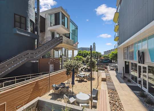 Courtyard with tables at K1 Apartments, California