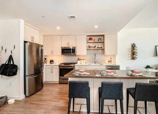 Apartment dining room at K1 Apartments, San Diego, CA 92101