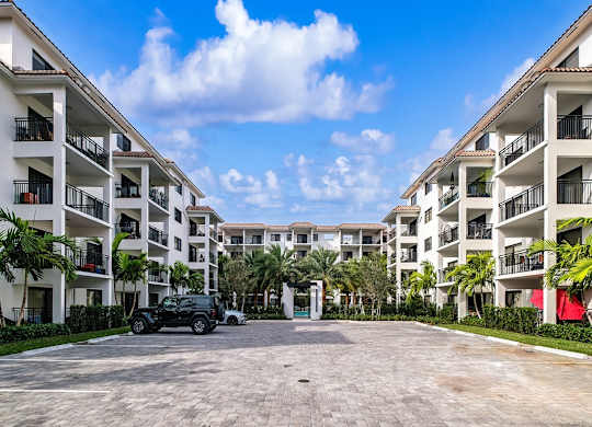 aria boca raton parking lot between buildings