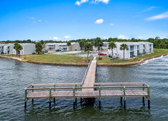 the spacious fishing dock at 12th and Beach Apartments in Daytona Beach, FL