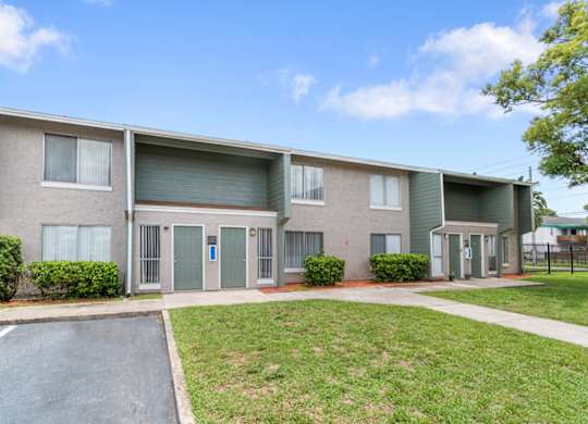 Winford Place Apartments feature lushly landscaped residences with well-kept lawns