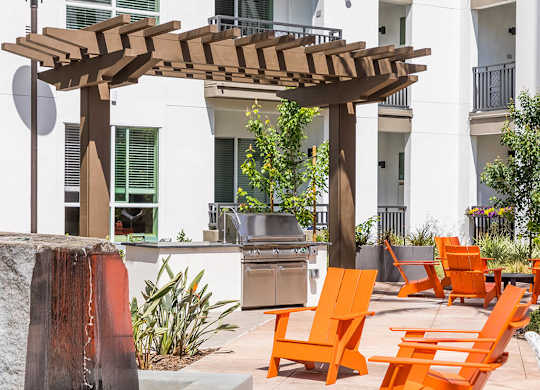 Courtyard seating area at 808 West in San Jose CA