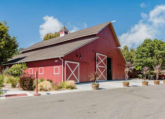 Red neighborhood near CALIXA Apartment Homes in Camarillo CA